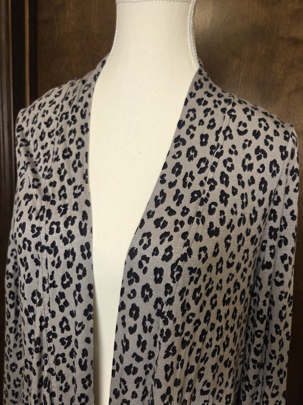 Leopard Print Gray & Black Cardigan NWT - Picture 5 of 12